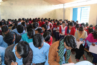 डेढ घण्टा हिँडेर विद्यालय जान बाध्य विद्यार्थी