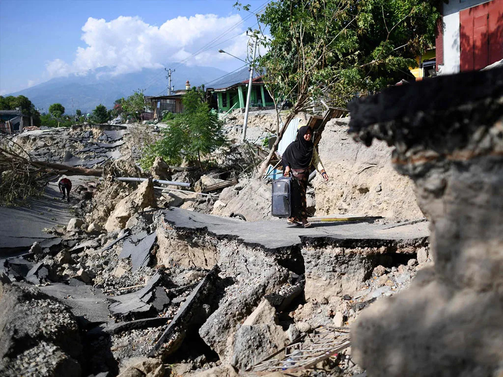 इन्डोनेसियामा भूकम्पमा परी मृत्यु हुनेको संख्या ३२१ पुग्यो