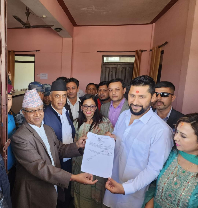रवि लामिछानेले दर्ता गराए उम्मेदवारी