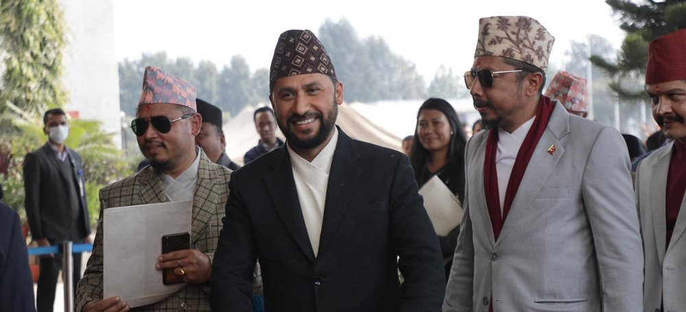रास्वपाको केन्द्रीय समिति र संसदीय दलको बैठक बस्दै, लामिछाने दलको नेता बन्दै