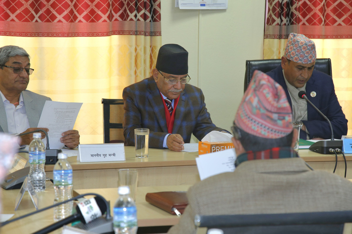 शेरा दरबारको जग्गा कानुन विपरीत भए फिर्ता ल्याइयोस् : प्रचण्ड
