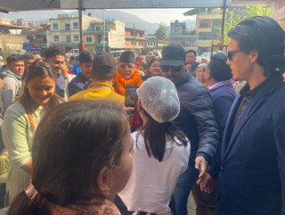 शहीद परिवारसँग अध्यक्ष प्रचण्डको भेट