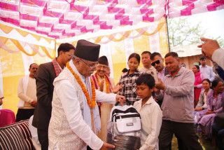 प्रचण्डद्वारा अनाथ तथा सहिद परिवारका बालबालिकाको अभिभावकत्व ग्रहण