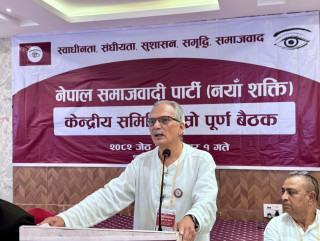 आफुलाई कम्युनिष्ट भन्नेले कम्युनिष्ट ब्राण्ड प्रयोग गरेर जनताको भावनात्मक दोहन  गरिरहेका छन : पुर्व प्रम डा. भट्टराई