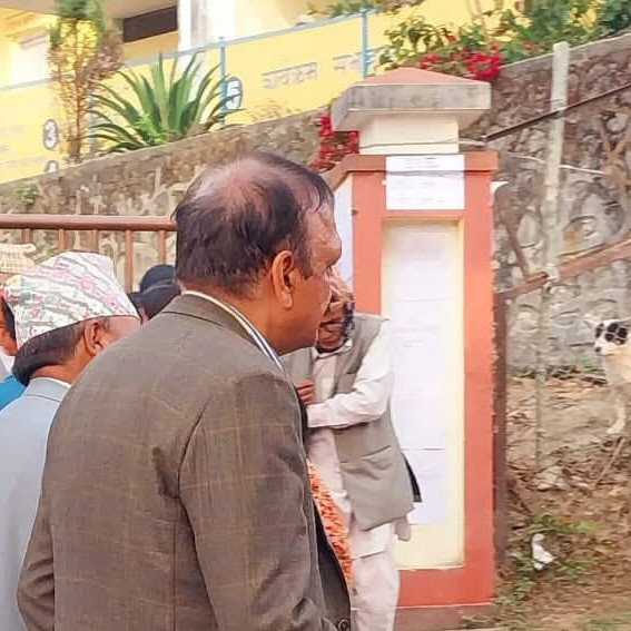 पूर्व अर्थमन्त्री डा. महतले नुवाकोटबाट गरे मतदान